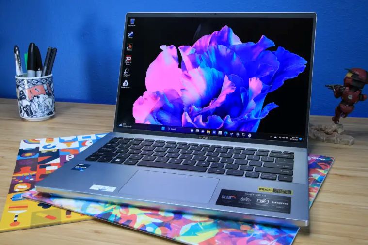 Laptop Refurbished în birou